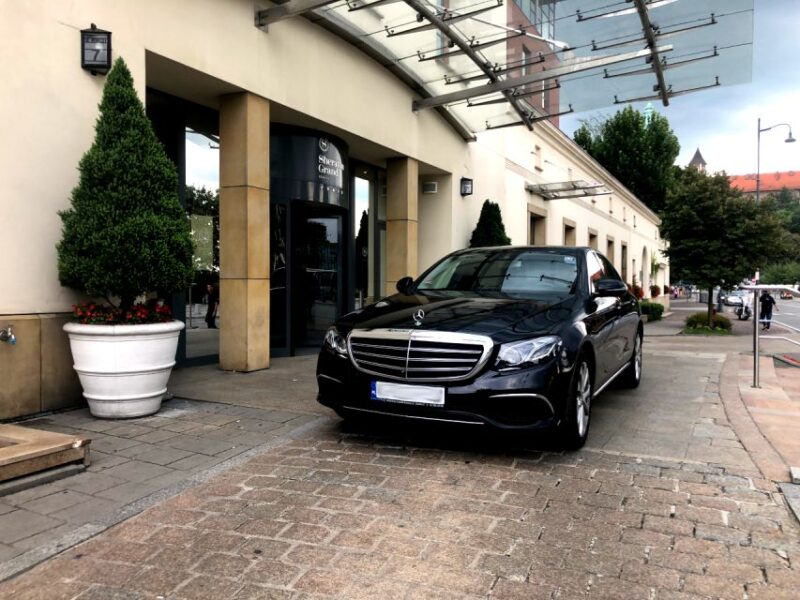 Prague: Private Transfer From or to Krakow - Driver and Assistance