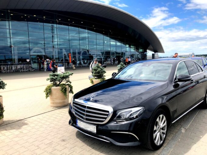 Prague: Private Transfer From or to Krakow - Vehicle Details