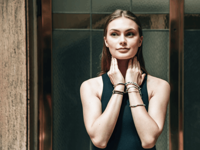 Prague: Professional Photoshoot - Lifestyle Portrait Photos - Sharing Photos on Social Media