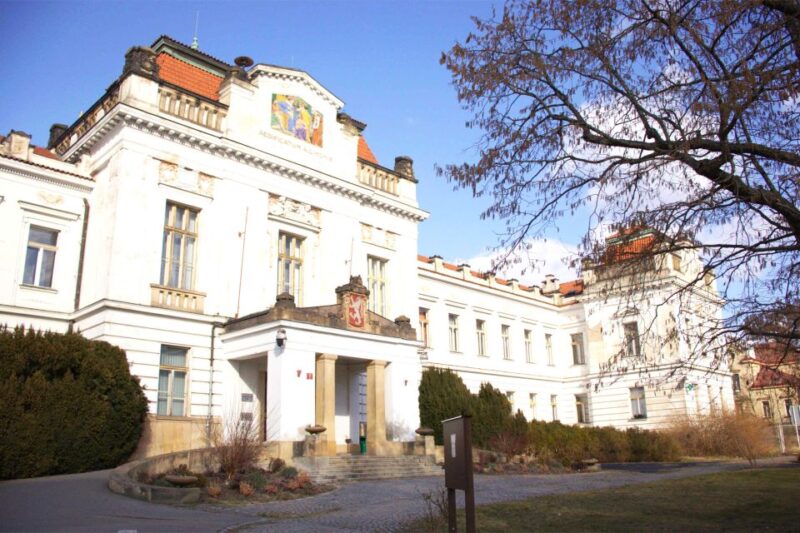Prague: Psychiatric Hospital and Abandoned Cemetery Tour - Customer Reviews