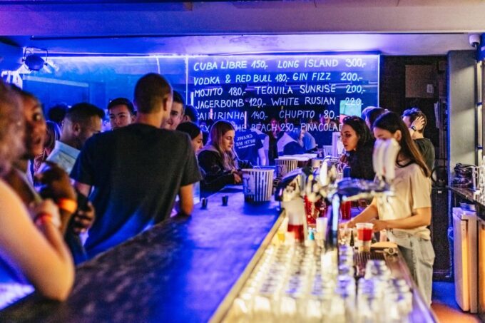 Prague: Pub Crawl and International Party - Booking and Cancellation