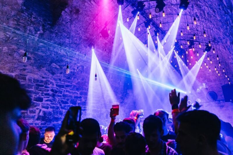 Prague: Pub Crawl with Unlimited Drinks and Cocktails - FAQ