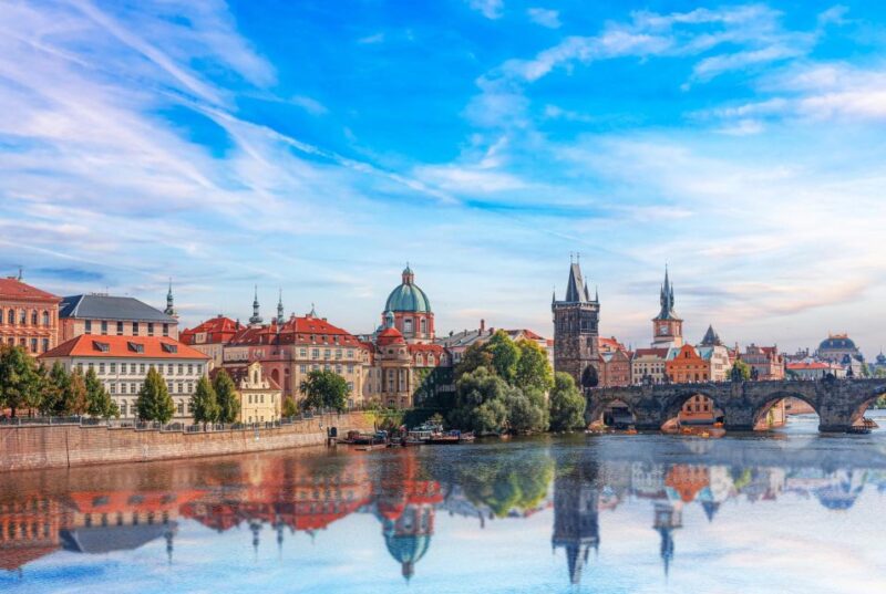 Prague Royal Castle, St Vitus, Golden Lane Tour With Tickets - Tour Highlights