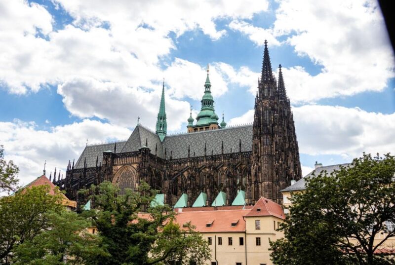 Prague: Skip-the-Line Petrin Tower Tour via Petrin Funicular - Accessibility and Comfort