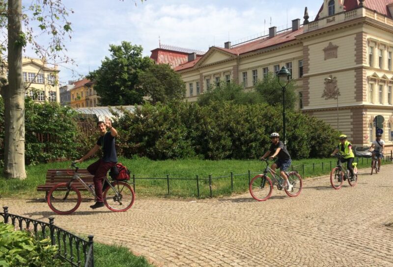 Prague: Stunning Viewpoints, Castle, City & Park E-Bike Tour - Itinerary Highlights