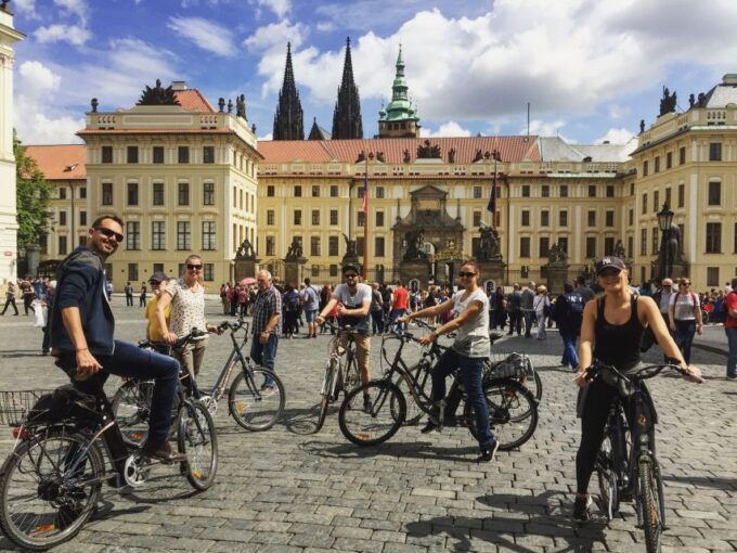 Prague: Stunning Viewpoints, Castle, City & Park E-Bike Tour - Discovering Historic Landmarks