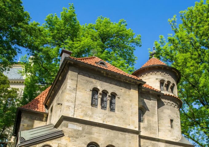 Prague: Tailored Private Tour of Pragues Iconic Landmarks - Pickup and Duration