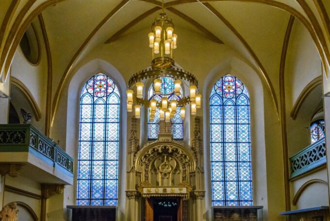Prague Tour of Pinkas, Klausen, Maze and Spanish Synagogues - Group Size and Accommodations