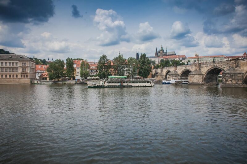 Prague: Vltava River Evening Dinner Cruise - Authenticity and Tips for Visitors