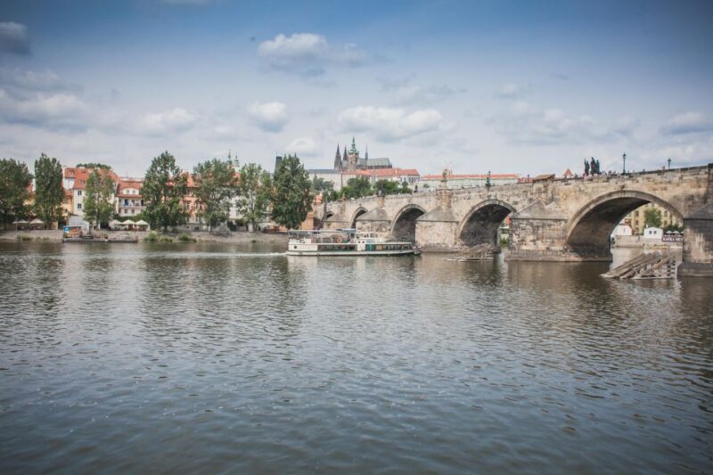 Prague: Vltava River Evening Dinner Cruise - Scenic Highlights