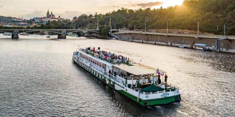 Prague: Vltava River Evening Dinner Cruise - Customer Ratings and Feedback