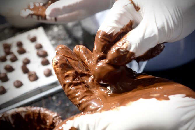 Praliné Rocher Chocolate making class in Paris (collective) - What Is the Praliné Rocher Chocolate Making Class?
