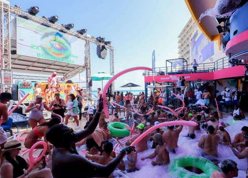 Premium Beach Party Coco Bongo - The Experience in Detail