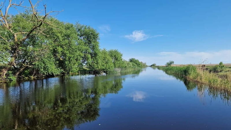 PREMIUM TOUR SMALL GROUP Bucharest-The Heart of Danube Delta - Guided Speedboat Tour: Wildlife & Scenic Views