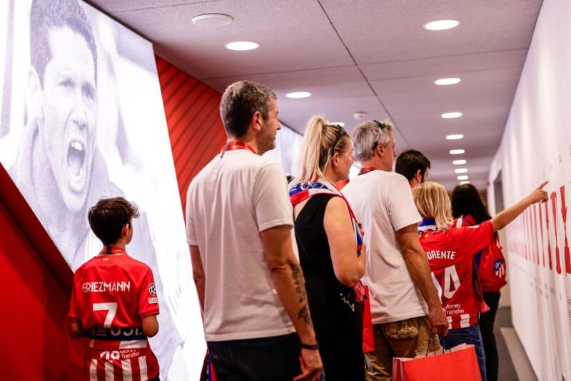 Premium Tour With Breakfast in Simeone'S Private Box - Meeting Point and Accessibility