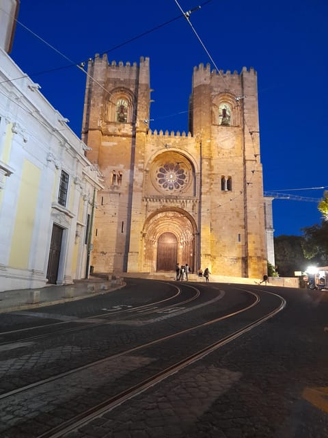 Privat Walking Tour in Alfama, Baixa, Chiado - Key Points