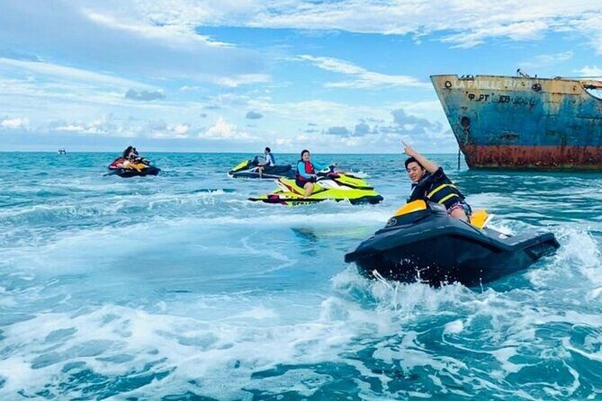 Private 1 Hour FAMOUS SHIPWRECK Jetski Tour - Secluded Islands and Exploring in Style