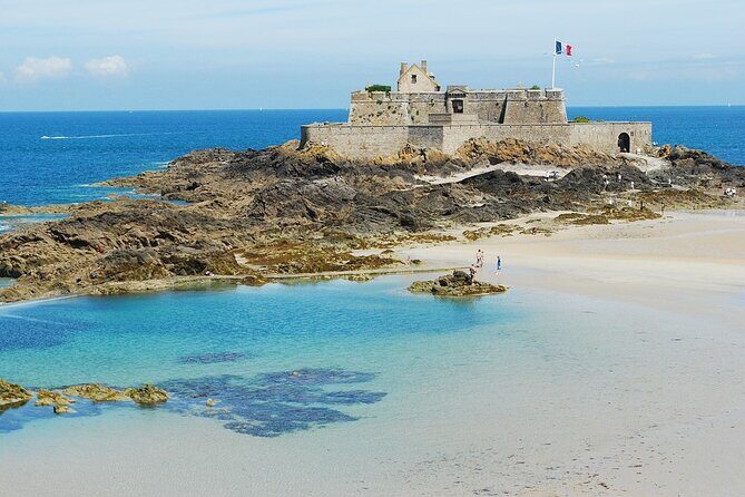 Private 2-hour Walking Tour of Saint Malo with private official tour guide - The Experience: What You Can Expect