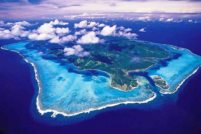 Private 30-minute flight downwind of Huahine - Who Will Love This Tour?