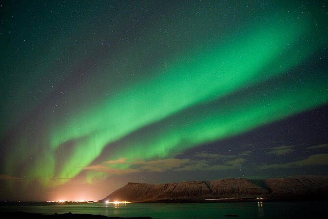 Private 4-hour Northern Lights Tour with Expert Local Guides - Key Points