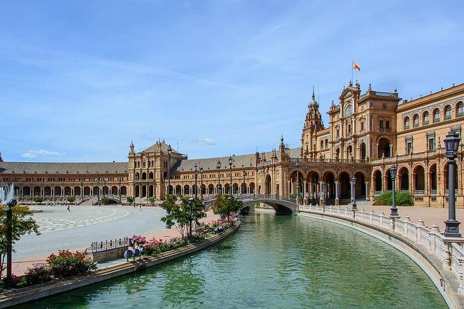 Private 4-hour Walking Tour of Sevilla with official tour guide - Who Will Benefit Most?