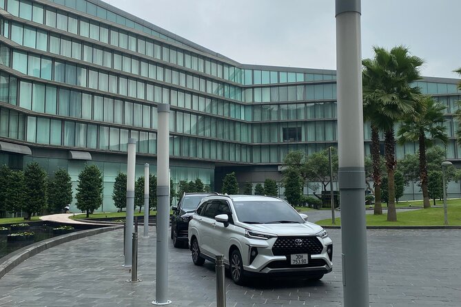 PRIVATE 4 Seats - Hanoi Airport Transfer; Arrival or Departure - Local Expertise Benefits