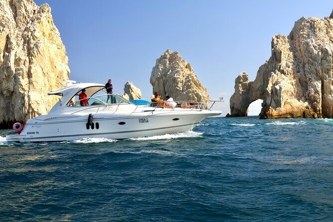 Private 42-foot luxury yacht tour in Los Cabos - Key Points