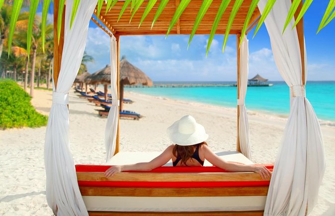 Private 48ft Premium Yacht Rental in Cancún 23P8 - Key Points