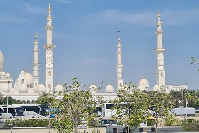 Private Abu Dhabi City Tour With Free Louver Museum Ticket - Driving Along the Captivating Corniche Beach