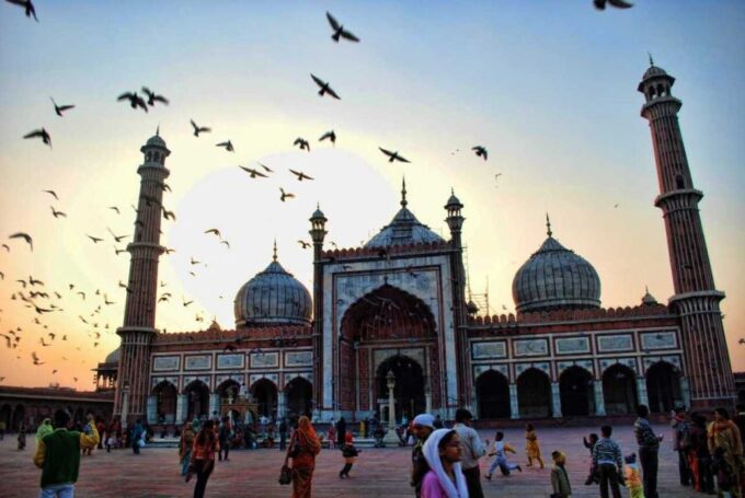Private: Agra Live Food Tour With Locals - Shopping at Sadar Bazar