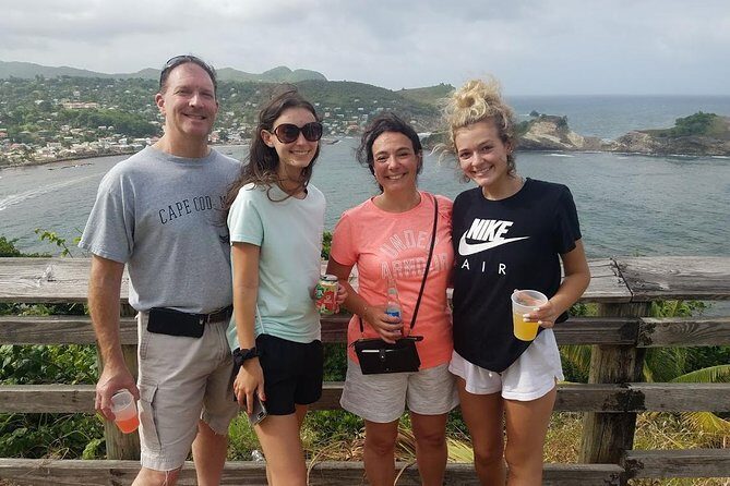 Private Airport/Resort Luxury Transfers - Seamless Arrival with Meet-and-Greet Service