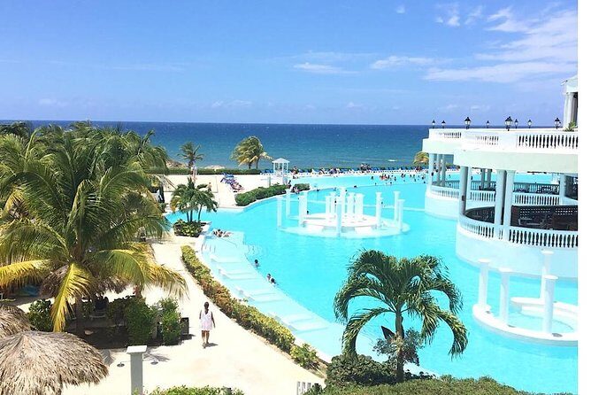 Private Airport Transfer to Lady Hamilton and Grand Palladium - FAQs