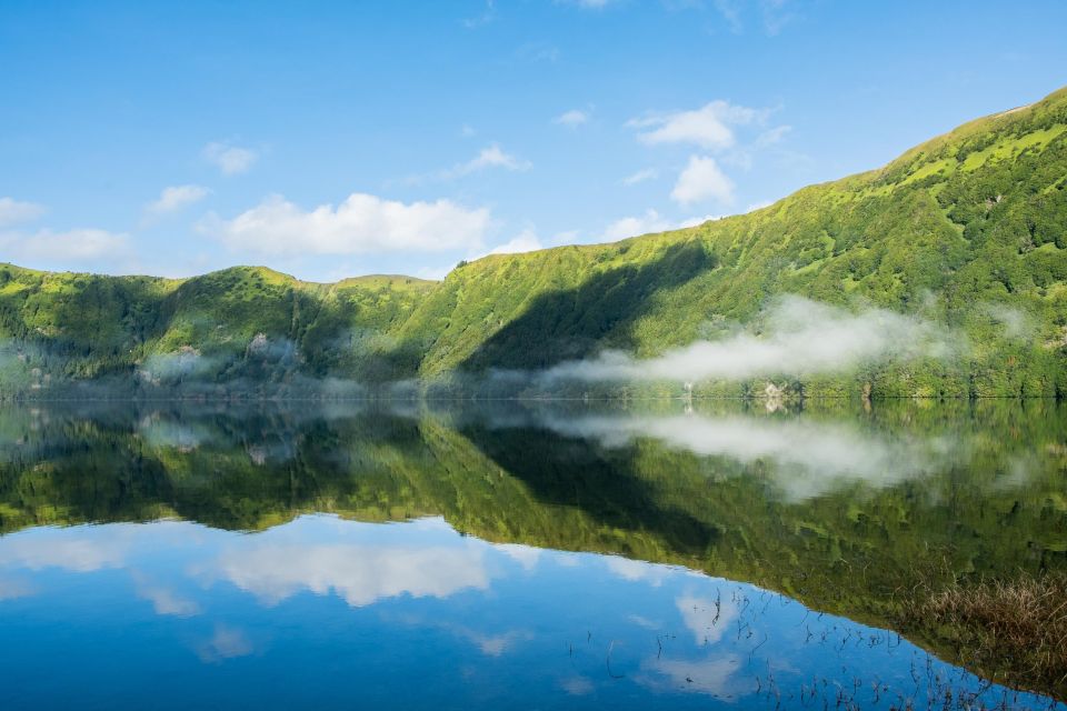 Private Airport Transfer With Sete Cidades Tour Included - Itinerary Highlights