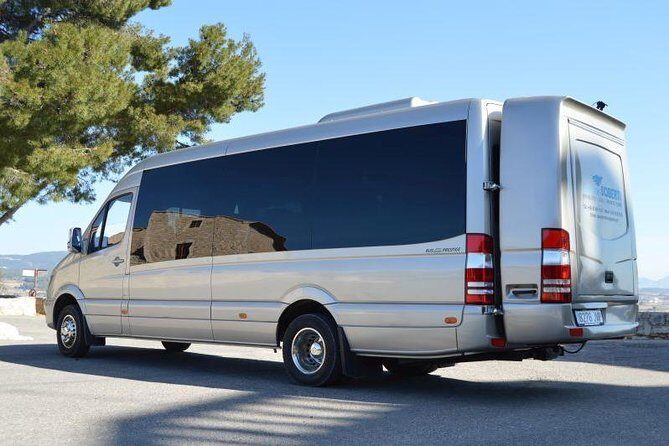 Private Arrival Transfer from Barcelona Airport to Sitges - A Closer Look at the Private Transfer Experience