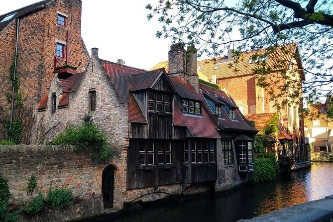 Private Arrival Transfer from Brussels Airport to Bruges with Business car - Who Will Benefit Most?