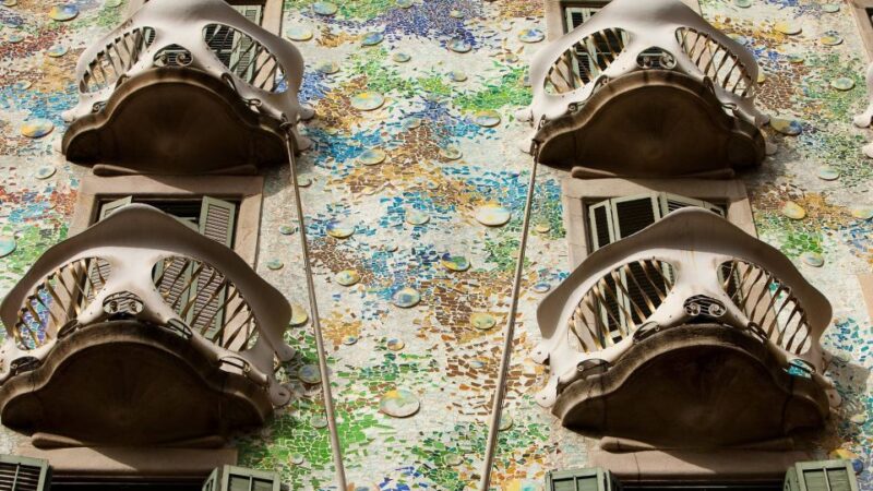 Private Barcelona Modernism and Gaudí Walking Tour - Passeig De Gràcia: a Modernist Showcase