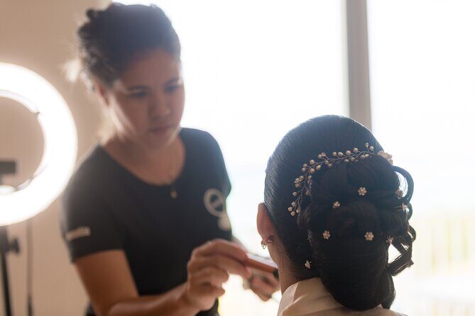 Private Beauty Session with a Local Artist in Grand Cayman - An In-Depth Look at the Experience