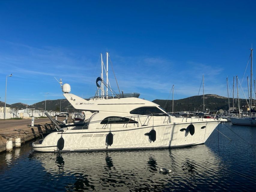 Private Boat Coastline Day Trip - Boat Features and Comfort