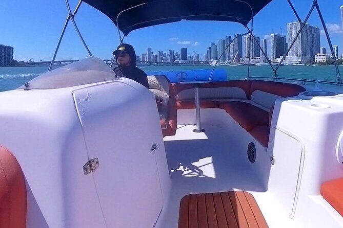 Private Boat Rental in Miami for 10 People - Who Should Consider This Experience?