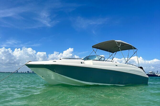 Private Boat Rental in Miami for 10 People - Key Points