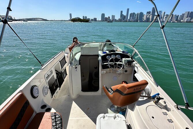 Private Boat Rental in Miami for 10 People - A Detailed Breakdown of the Experience