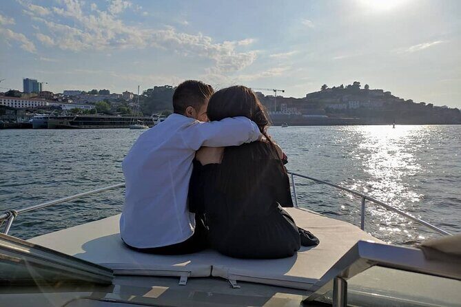 Private Boat Tour 6 Bridges and Ribeira 1h30 group price up to 6px - Key Points