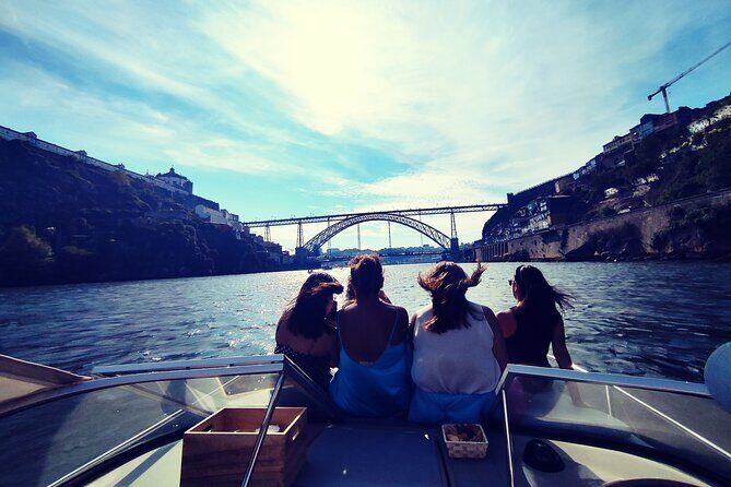 Private Boat Tour 6 Bridges and Ribeira 1h30 group price up to 6px - An In-Depth Look at the Porto Riverboat Experience