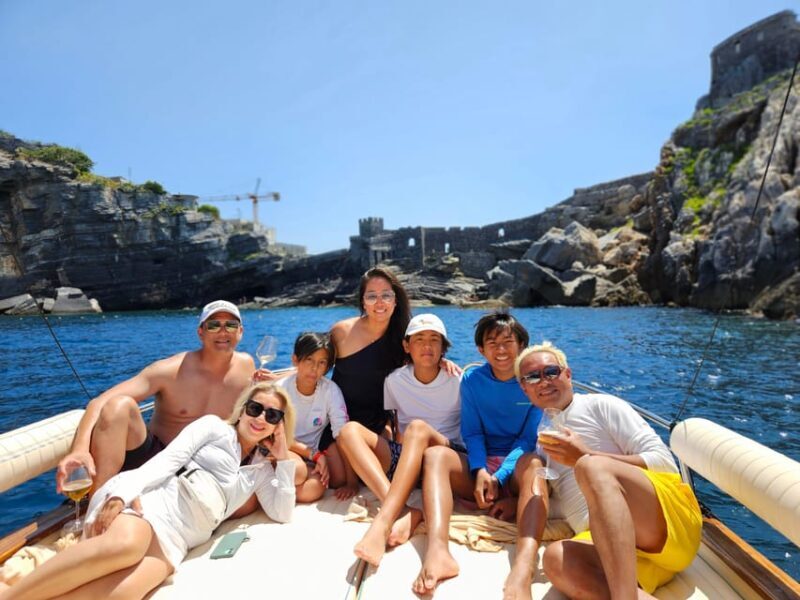 Private Boat Tour from La spezia to 5 Terre with Drinks-Snacks-Swimming - Key Points