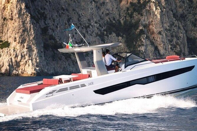 Private boat tour of the Island of Capri, Caves, Faraglioni - The Experience from the Perspective of Travelers