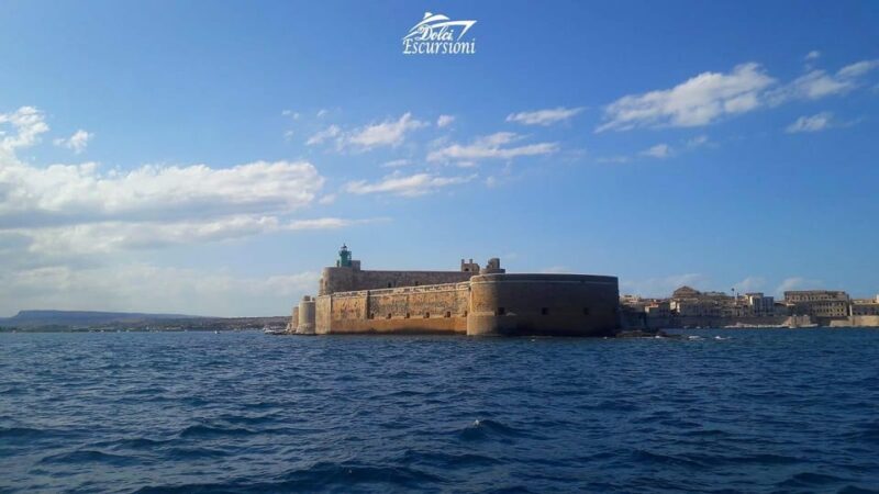 Private boat tour of the island of Ortigia with aperitif - A Closer Look at the Ortigia Boat Tour