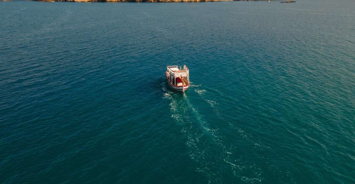 Private Boat Tour of the Island of Ortigia With Aperitif - Language Options and Cancellation Policy