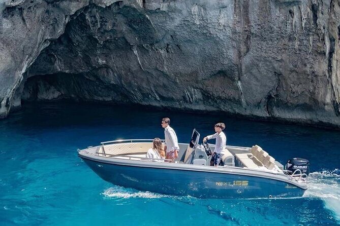 private boat tour on the island of Capri - A Closer Look at the Experience