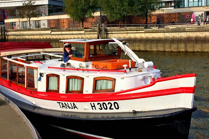 PRIVATE BOAT TOUR Through the Port of Hamburg - Tour Highlights and Features