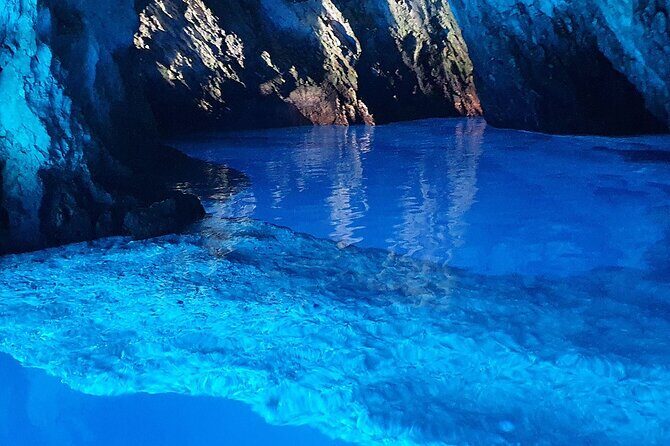 Private boat tour to the Blue Cave and Vis highlights - Key Points